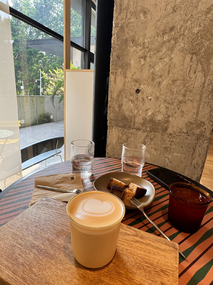 IslaMarinaLife's tweet photo. Coffee with milk and desserts, the perfect afternoon tea https://t.co/8OxoPTiR7w