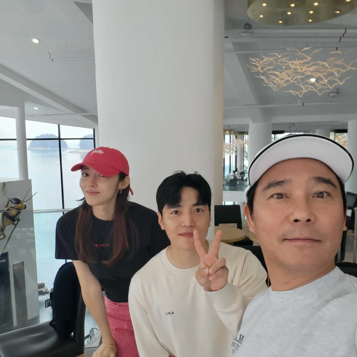 ElaineTeaff's tweet photo. At Yeosu Café Rapique with Uncle Changjung and sister-in-law. https://t.co/f0TjtQLdRD