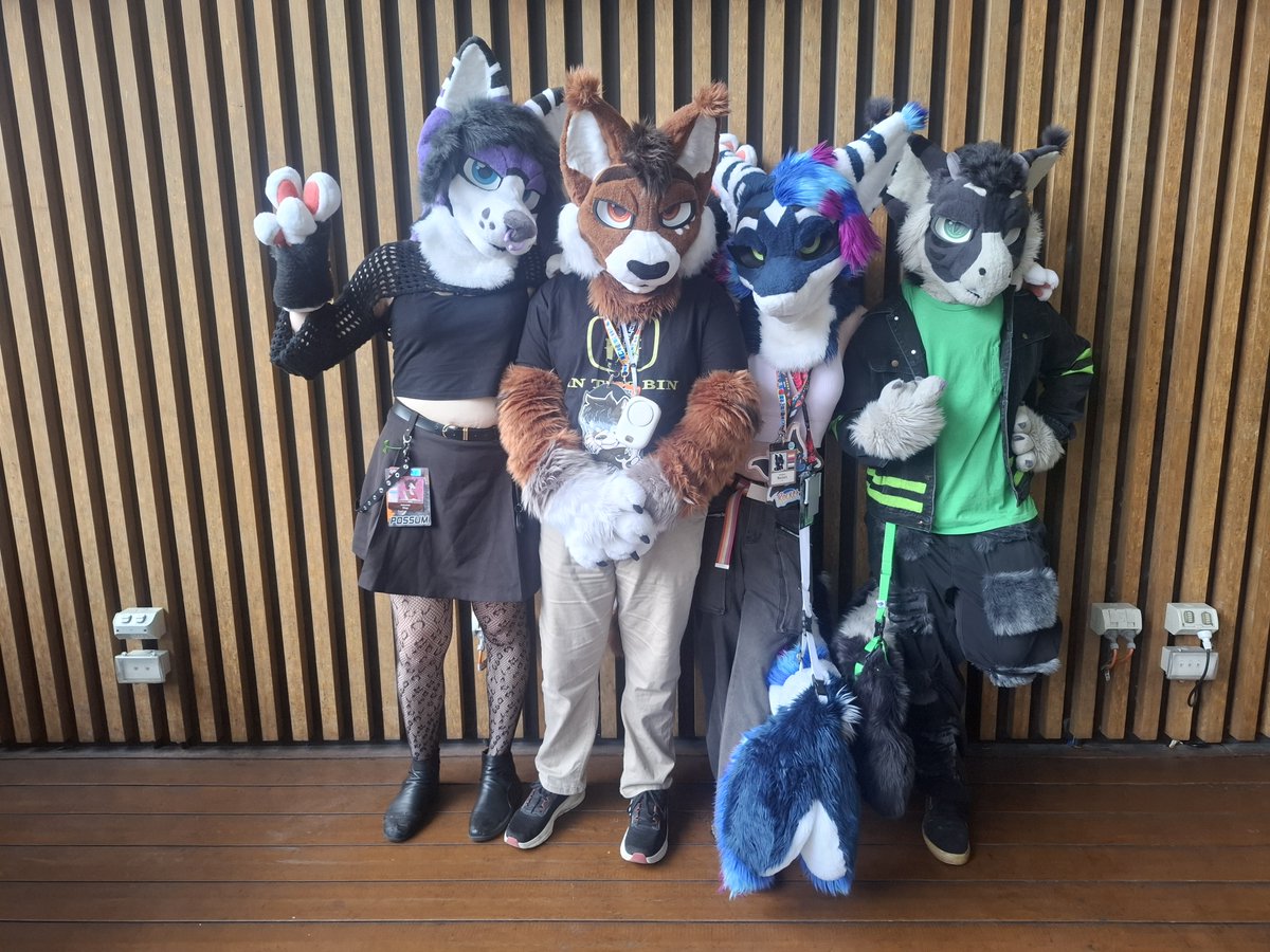 ShaylahFloof's tweet photo. Some more pictures from #Aurawra2026 I've been meaning to post for too long! Was fun posing as Violet / @Mutt_666_ for a bit hehe ty! Then getting photos with the the other lovely Astris suiters ✨ @RocketAvali @/JustScatters &amp; @notafrog_Jay https://t.co/zuZYlSORo6