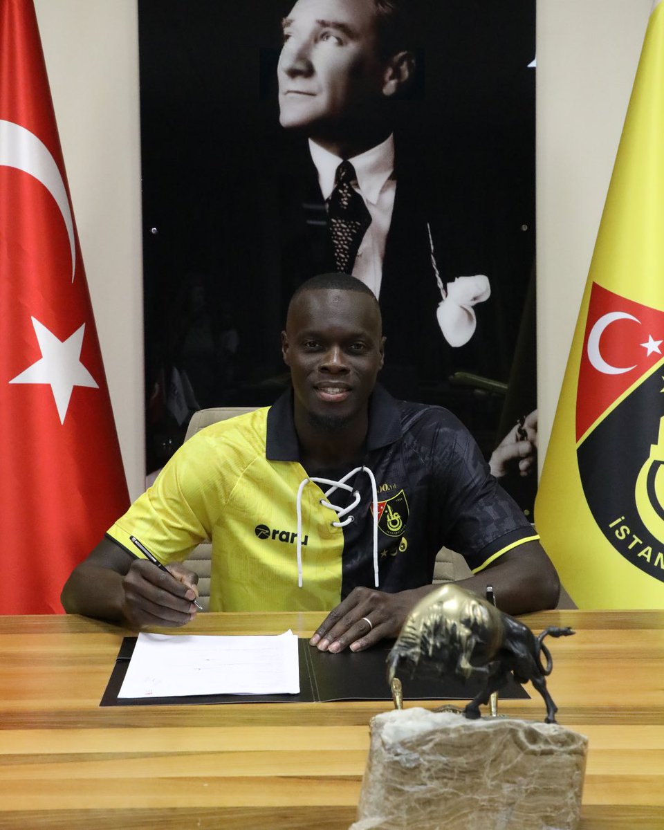 istanbulspor's tweet photo. ✍️ Kulübümüz, profesyonel futbolcu Mamadou Fall ile 1 yıllık sözleşme imzaladı.

💛🖤 https://t.co/Bw4SH98lOc