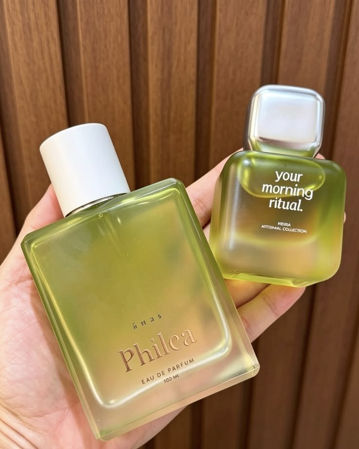 visaion's tweet photo. parfum wangi ter awettt dann wangi ter cantikkk seperti mami amanda zahra, gakk nyesell beli nyaa 😭😭😭😭 yang penasaran sama wangi nyaa, aku deskripsiin di bawah yaaa 🌷 https://t.co/FRnSEq6CZ0