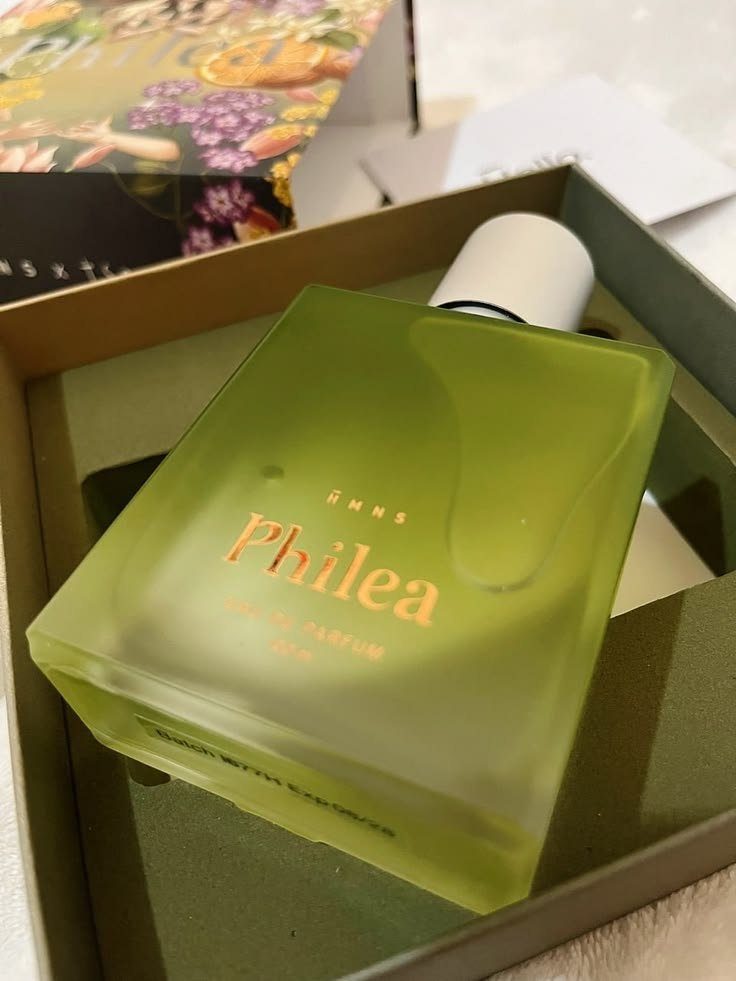 visaion's tweet photo. parfum wangi ter awettt dann wangi ter cantikkk seperti mami amanda zahra, gakk nyesell beli nyaa 😭😭😭😭 yang penasaran sama wangi nyaa, aku deskripsiin di bawah yaaa 🌷 https://t.co/FRnSEq6CZ0