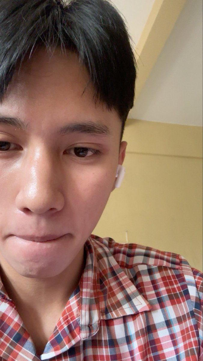 zielsxzl's tweet photo. QUEER FRIENDSHIP APPLICATION]
name: Ziel
age: 17
occupation: Masih sekolah hehe
zodac: Gemini
height: 171cm
hobby: Main game 
fun fact: Tiap pulang sekolah pasti ketiduran https://t.co/FxbNo9AiYw