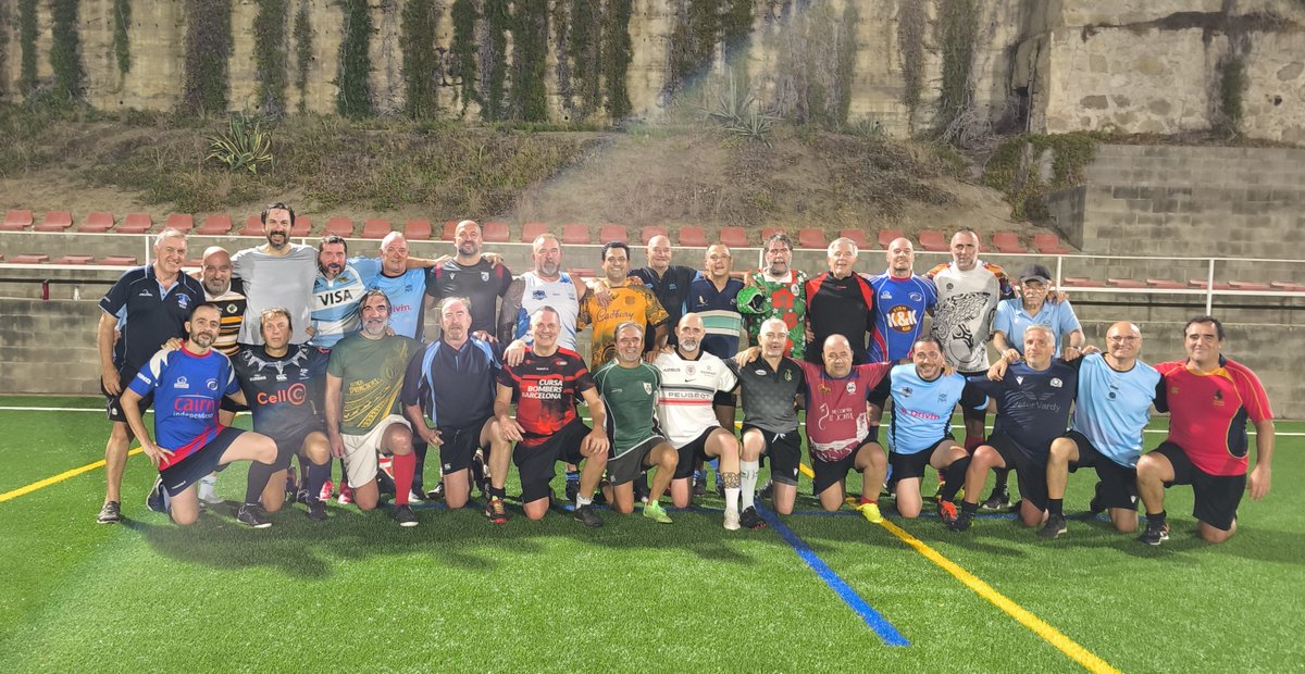 RugbyBadalona's tweet photo. Bon entrenament de veterans! Endavant taurons 🦈💪🏻🏉
#taurons
@EsportsDiba 
@AjBadalona 
@Esports_bdncom 
@DiarideBadalona https://t.co/XGciVASn5l
