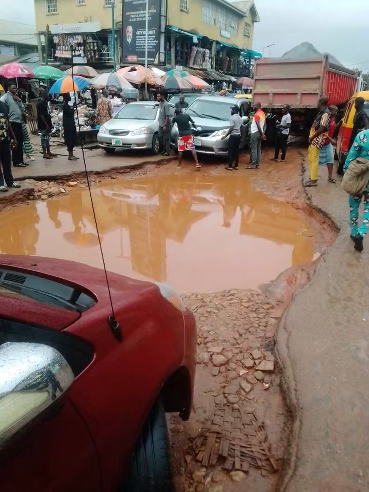 Osasdave4701's tweet photo. This is Oredo, the main capital of Edo Benin City. A commercial hub

This place is not far from the Local Government Secretariat, not far from State Secretariat, not far from Governor's office. https://t.co/vJiEw9n6Op