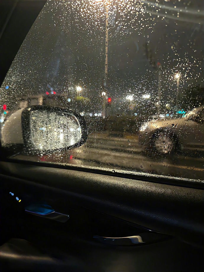 twylq530032's tweet photo. Just missed the last bus in the rain, shivering when a stranger pulled over, handed me a hot coffee and said "I live nearby—want a ride" Kindness hits different when you least expect it. #SmallGoodDeeds， https://t.co/C5vQirGBy2