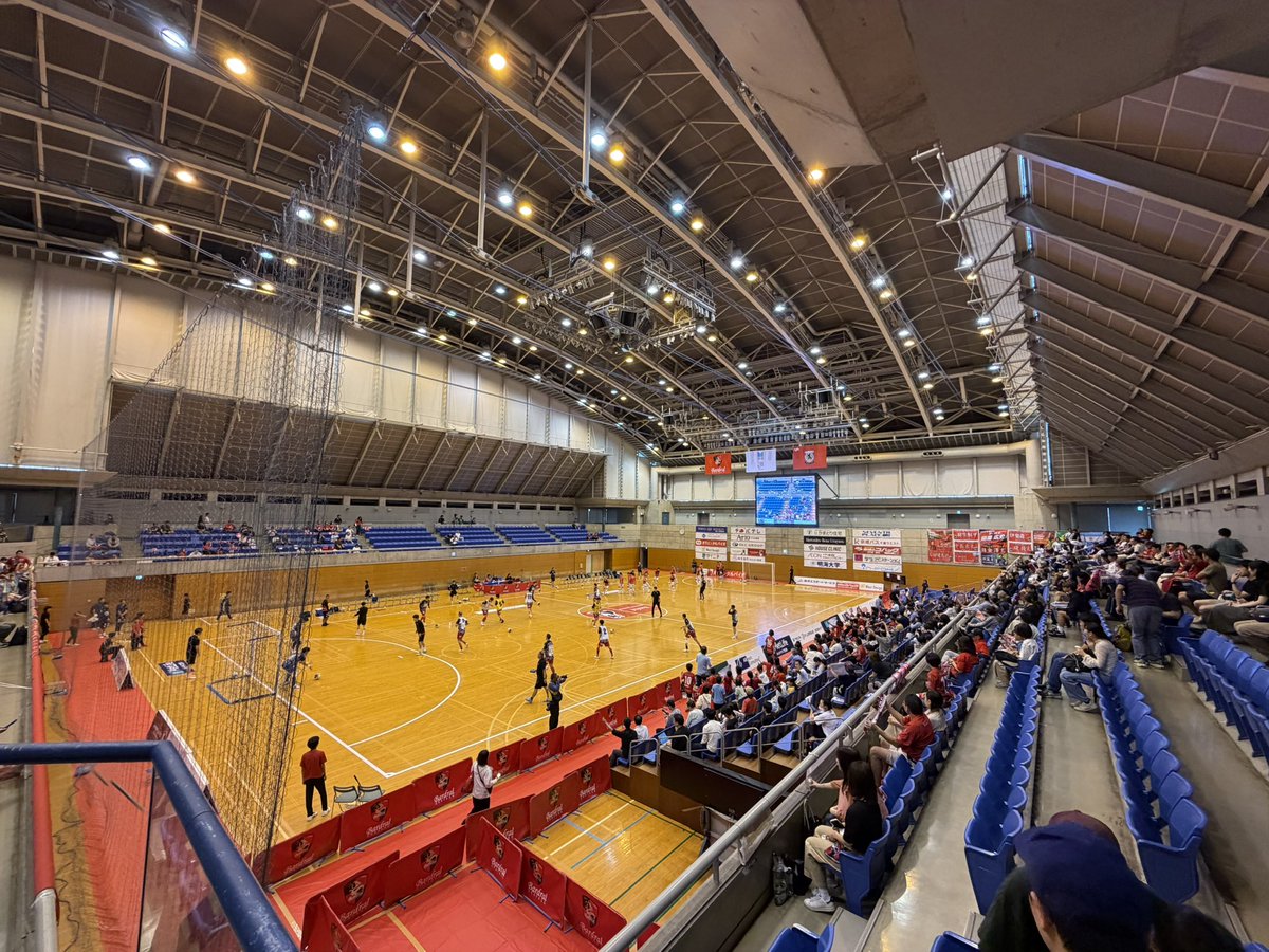 friedoyster19's tweet photo. 本日はフットサルFリーグ 浦安対名古屋を観戦
今日は何か足りないと思ったらバックスタンド側から見てタイマー(とスコア)が設置されてなかったことかな⌛️
#フットサル #Fリーグ #バルドラール浦安 #名古屋オーシャンズ https://t.co/2Eassi1yi3