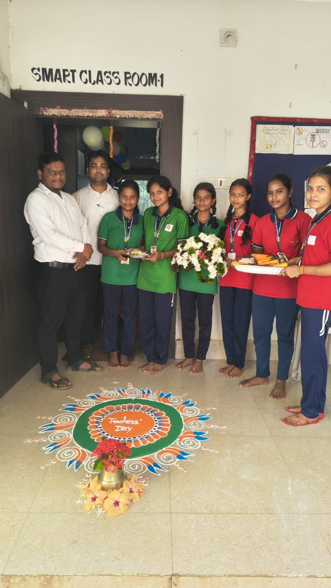 BarabankHs1982's tweet photo. 🌸 Happy Teachers’ Day! 🌸
Barabank High School, Barabank celebrates Teachers’ Day with joy and gratitude, honouring our wonderful teachers for their guidance, dedication, and inspiration.
Thank you, dear teachers! 🙏📚 @AnanyaDasIAS @dpradhanbjp @NityanandaBJP @OSEPA_Official https://t.co/SdnkHSyIES
