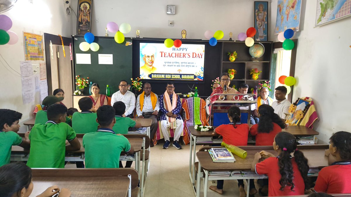 BarabankHs1982's tweet photo. 🌸 Happy Teachers’ Day! 🌸
Barabank High School, Barabank celebrates Teachers’ Day with joy and gratitude, honouring our wonderful teachers for their guidance, dedication, and inspiration.
Thank you, dear teachers! 🙏📚 @AnanyaDasIAS @dpradhanbjp @NityanandaBJP @OSEPA_Official https://t.co/SdnkHSyIES