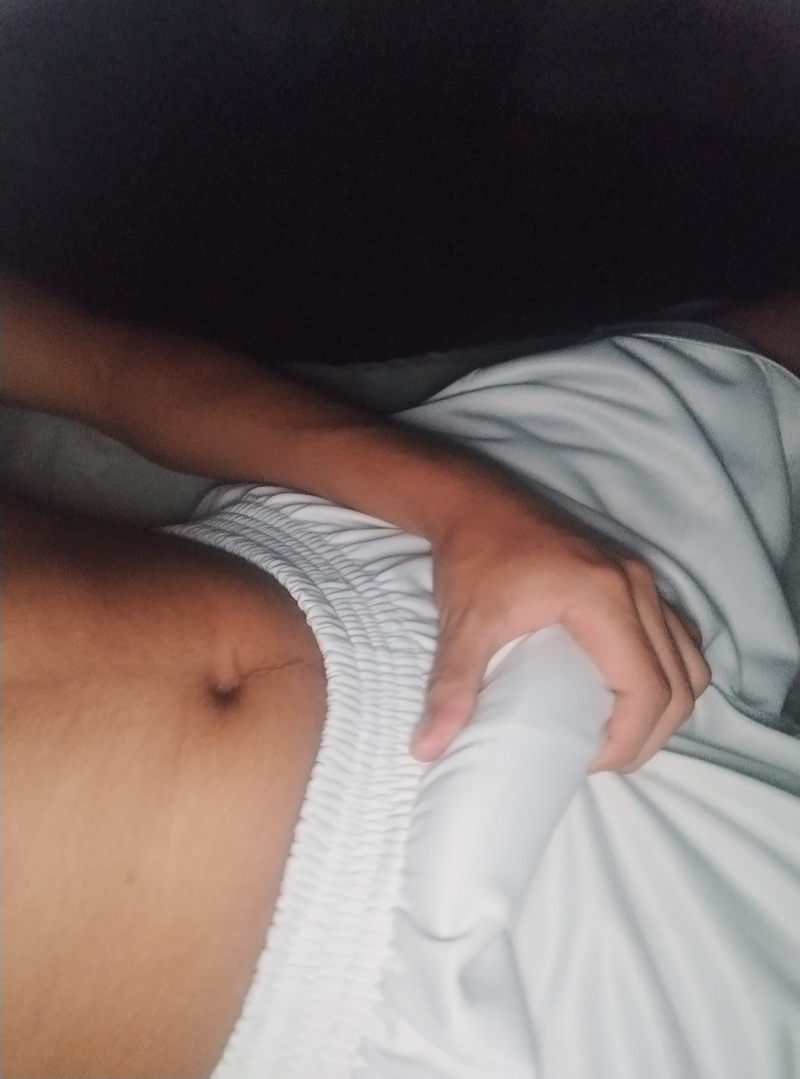 lealuxk's tweet photo. Algún 🐣 que quiera hacer videollamada por Whatsapp ya?? Yo 🐣 junto con un amigo igual 🐣 https://t.co/VixCwzrLfB