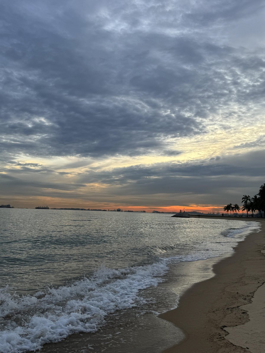 Jitenuh's tweet photo. Nothing but the sound of the waves, the sea breeze, and a little peace of mind. 
Sometimes, this is all you need. https://t.co/t66yfT64U0