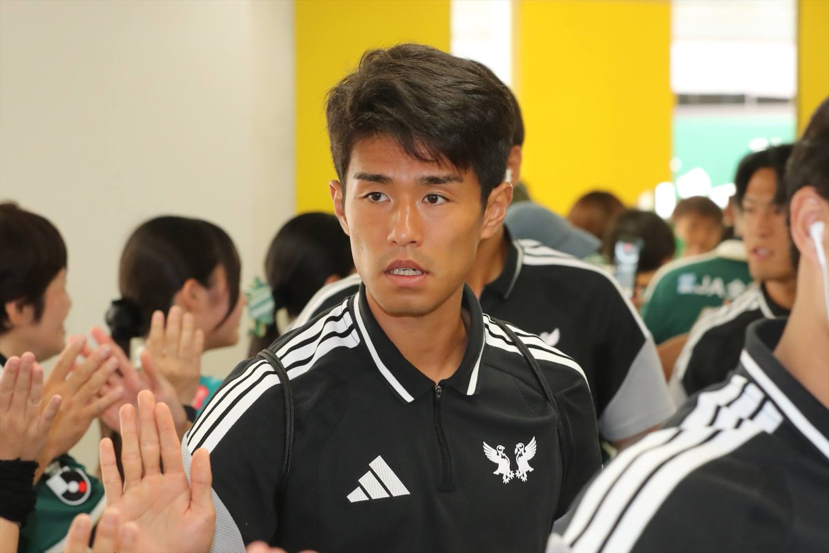 yamagafc's tweet photo. 【9/5🆚FC大阪】
BUS ARRIVAL 🚌🏟️

#北爪健吾
#宮部大己
#村上陽斗
#蓑田広大

🆚ＦＣ大阪
🕕18:00KO
🏟サンアル
📺 DAZN

👉試合情報はこちら
https://t.co/vdj3Oypapb

#yamaga
#onesoul
#サイコウ
#jleague
#松本FC大阪 https://t.co/x45ZR1ybR7