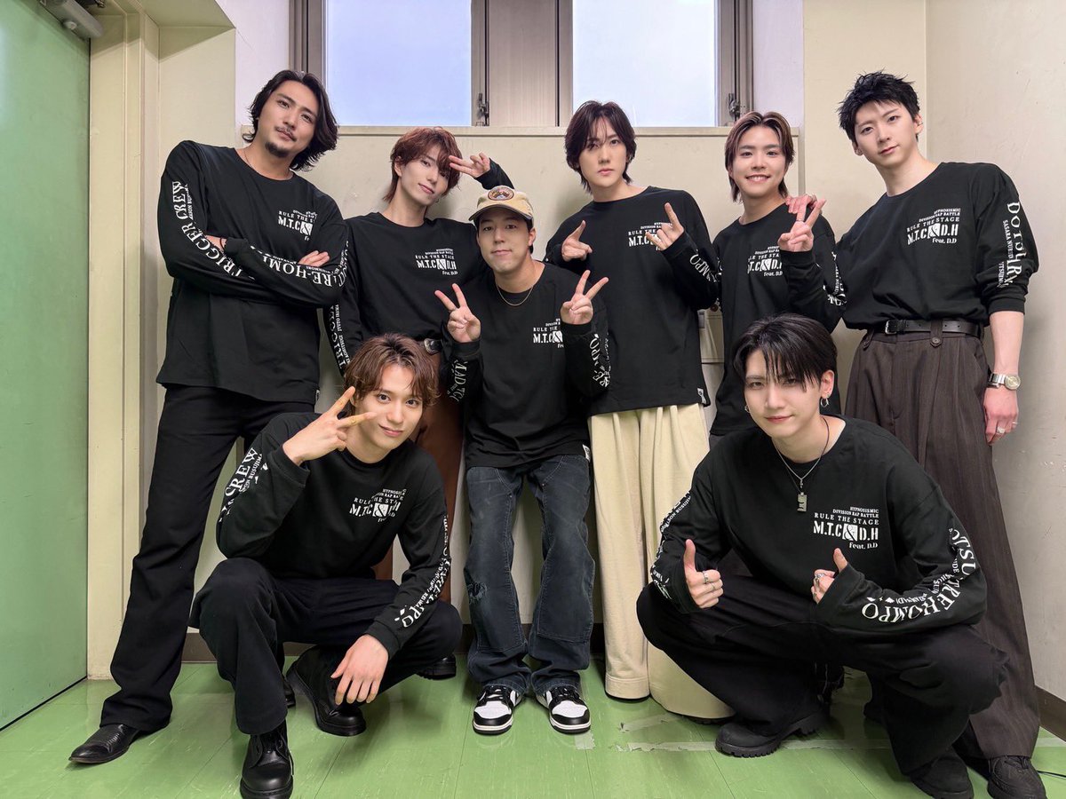 ryusei_kitade's tweet photo. 《MAD TRIGGER CREW ＆ どついたれ本舗 feat. 道頓堀ダイバーズ》
公開記念舞台挨拶ありがとうございました！

この作品は個人的にとても思い出深い作品。

"白膠木簓"とは何か。

白膠木簓を演じるうえで避けては通れない過去と真正面から向き合い、突き詰め僕なりの答えを出した作品でした。

そんな思い出深い作品に再び触れ、お話する事ができて楽しかったです！

ちなみに3枚目の指誰でしょう？👈🏻
#ヒプステ