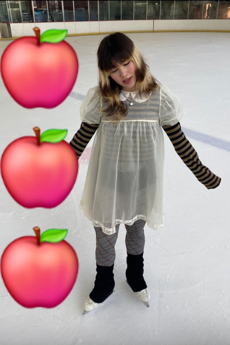 summerssymphony's tweet photo. Told y'all, 3 apples tall. https://t.co/GLyhKIMB6s