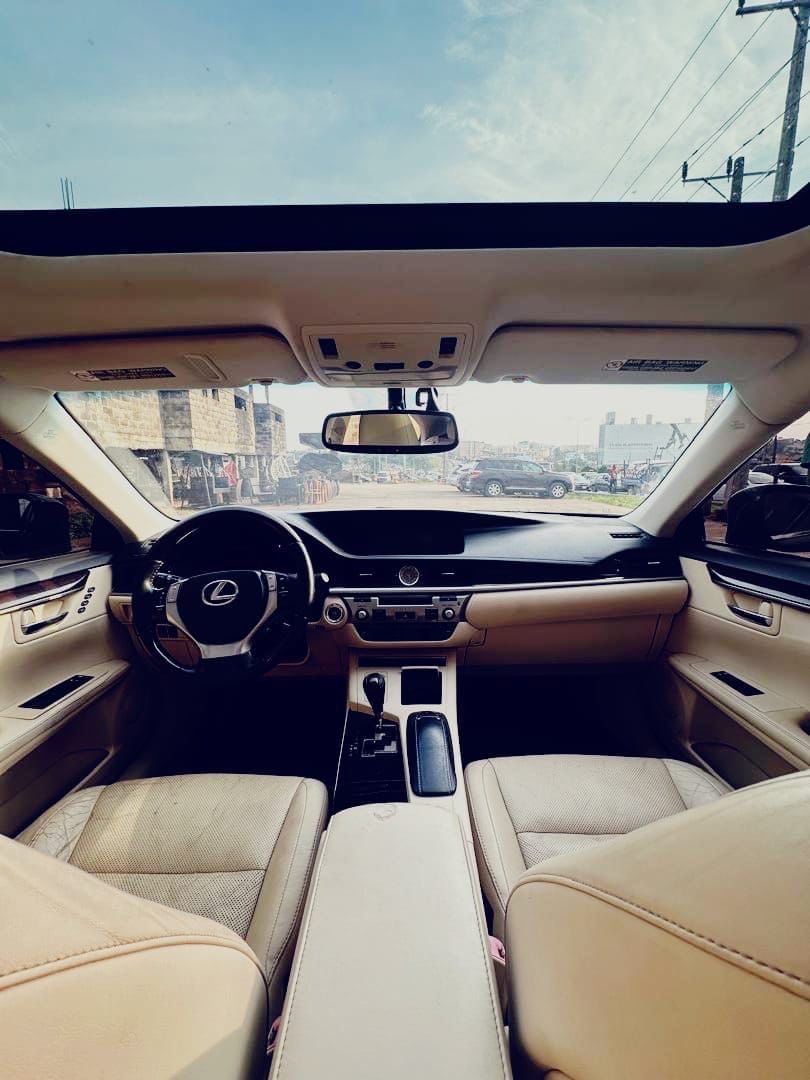 FUthman70377's tweet photo. Lexus ES359 is available, clean car interested buyer should dm on WhatsApp 09152766724 https://t.co/kPv4KCD0Co