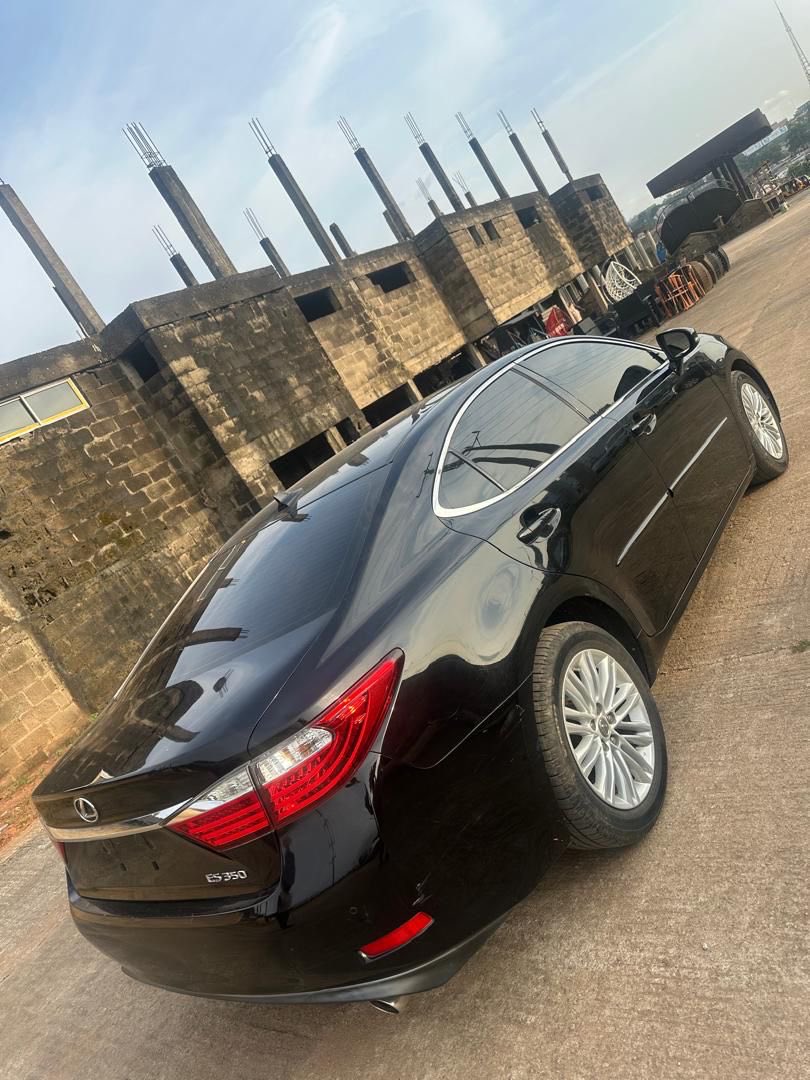 FUthman70377's tweet photo. Lexus ES359 is available, clean car interested buyer should dm on WhatsApp 09152766724 https://t.co/kPv4KCD0Co