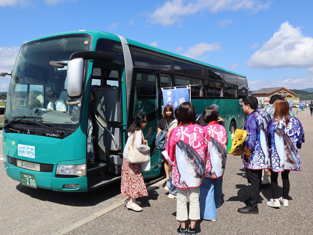 himibanya's tweet photo. 【氷見・金沢間直通バス運行】スタート

運行期間：2026年9月5日（土）～12月27日（日）※ 土・日・祝日に運行

＼ 金沢から、ひみ番屋街へ。乗り換えなしで1日旅🚌／

新鮮な海の幸を味わったり、
海を眺めながらのんびり歩いたり、
氷見のまちなかを巡ったり...
 金沢から楽しむ氷見旅にもオススメ😃 https://t.co/Wh7uw0rYZg
