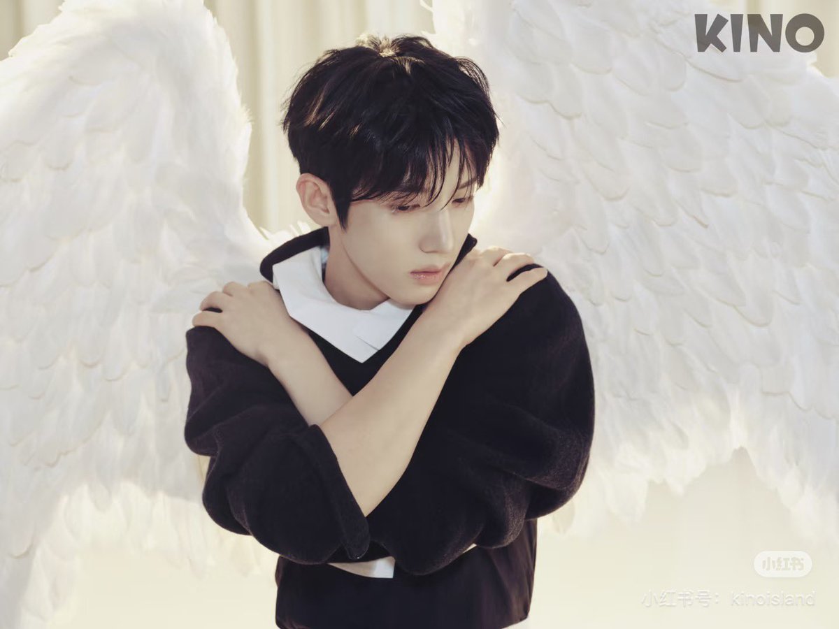 Its_Kinomag's tweet photo. 날개를 접은 뒤
이야기의 다음 페이지는
이제 직접 펼쳐볼 차례다.

박시우  ISSUE 06 프리오더는
9월 5일 23:59 CST에 마감됩니다.

#박시우 #PARKSIWOO
#SeeUinBloom https://t.co/6d5EpuJcXJ