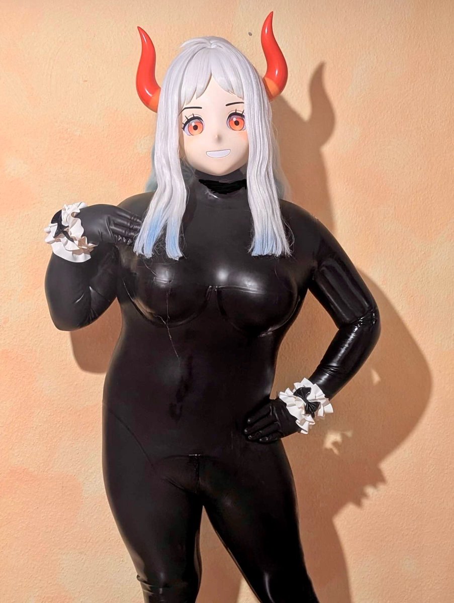 Femur_kig's tweet photo. My First time in Full Latex 🫠❤️
📸&amp;latex: @Shiny_Mina 
#kigurumi #kigurumi #latex https://t.co/Gh36bR46nG
