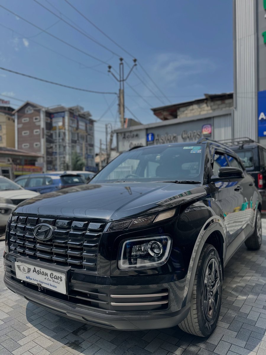 KarinaFrietsch's tweet photo. FOR SALE: Venue SX Night Edition, 2024 model, manual, Srinagar registration, driven only 35K. Black petrol, 2 owners, insured, no active loan. Easy refinance available. Contact for price and best offers. https://t.co/KX4Fw1CVv1