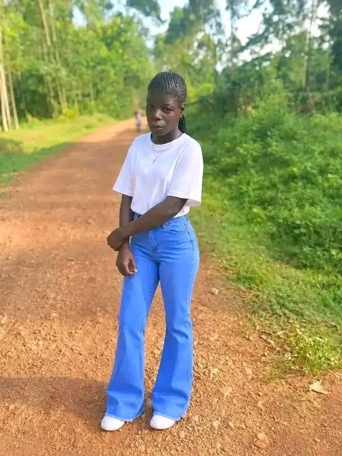 Localman254_'s tweet photo. BEB NIMEVAA TOP YA WHITE ,,,ALMOST NAFIKA 😅😅 https://t.co/aYUNZw1nMf
