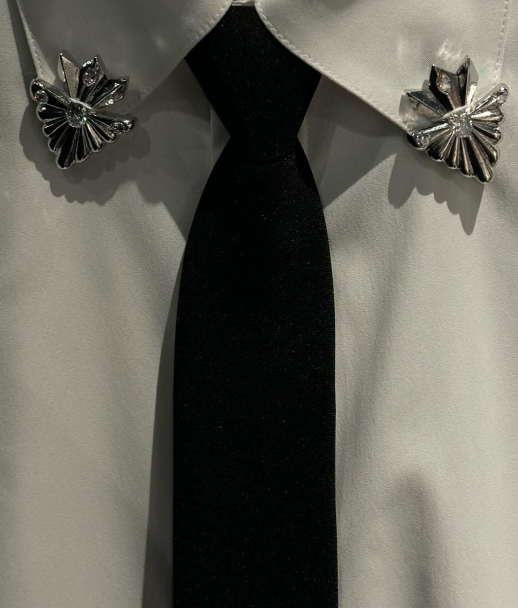 solariestherr's tweet photo. txt’s stage outfit details for act promise ep. 2 (2025) https://t.co/jEz1oN3jwX