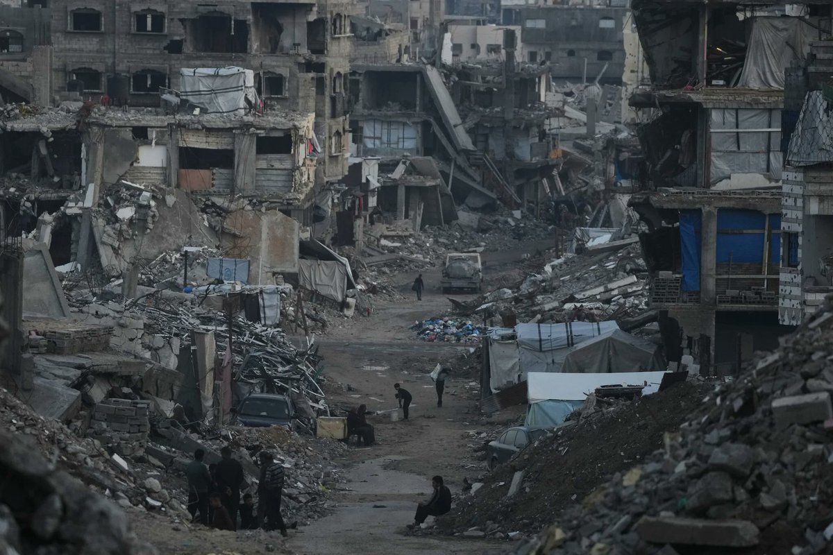 TheCradleMedia's tweet photo. Palestinian Civil Defense recovers bodies of 55 family members from beneath rubble in Gaza
——
According to Al Jazeera, civil defense teams in the Gaza Strip have recovered the bodies and remains of 55 Palestinians, all belonging to a single family, from underneath the rubble of a destroyed building in the Zeytoun neighborhood east of Gaza City.

The victims from the Malka family had sought shelter in the multi-story structure roughly two years ago after being forcibly displaced by initial Israeli bombardments.

Rescue authorities noted that search operations spanned three consecutive days to locate more than 60 missing members buried beneath the catastrophic wreckage.

Civil defense officials confirmed that a joint funeral procession for the victims is scheduled to take place early next week.