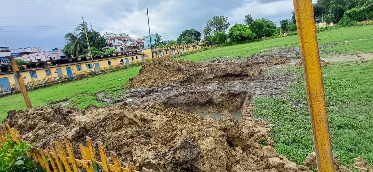 IndBarelyGood's tweet photo. Why destroying Railway Children Park of Rampurhat Station under Eastern Railway? Small children plays. Don't ruin the play field for the sake of development.
@EasternRailway @RailMinIndia @AshwiniVaishnaw @PMOIndia @RailwaySeva @narendramodi https://t.co/OlS4udwciD