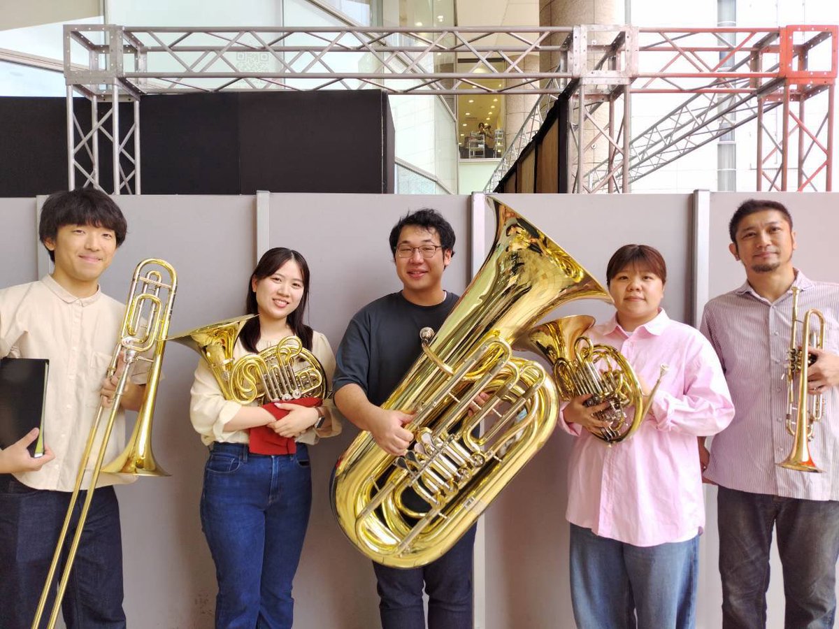 assui_jp's tweet photo. 本日は北千住マルイにて行われた『Enjoy the sound秋』に金管五重奏で出演しました♪
天気が心配でしたが、晴れて多くのお客様にお越しいただきました☀️
ありがとうございました！
#足立吹奏楽団 #足吹 #吹奏楽 #足立区 #北千住マルイ #金管五重奏 https://t.co/frq3CE7JLa