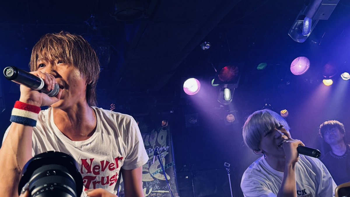 sirokitayama's tweet photo. 感度良好vol.2
ありがとうございました！
スタッフさんとメンバーでワイワイしてたら朝になってました！らびゅ🫶

1、ビーチクボーイズと申します。
2、モデルチェンジ
3、東京
4、babel
5、涙とギャランティー
6、think about me
7、恋をしようぜ（新曲）
8、HEY!HEY!帰ってきた女優ともっかい会えるぜブギウギ
9、HEY! HEY! やめた女優ともっかいやりたいムーヴメント
10、裸のスーパーヒーロー
11、それでもアイシテル
an
1、LALALA LOVE HOTEL（ビーチクver.）
2、行動

北山🐶