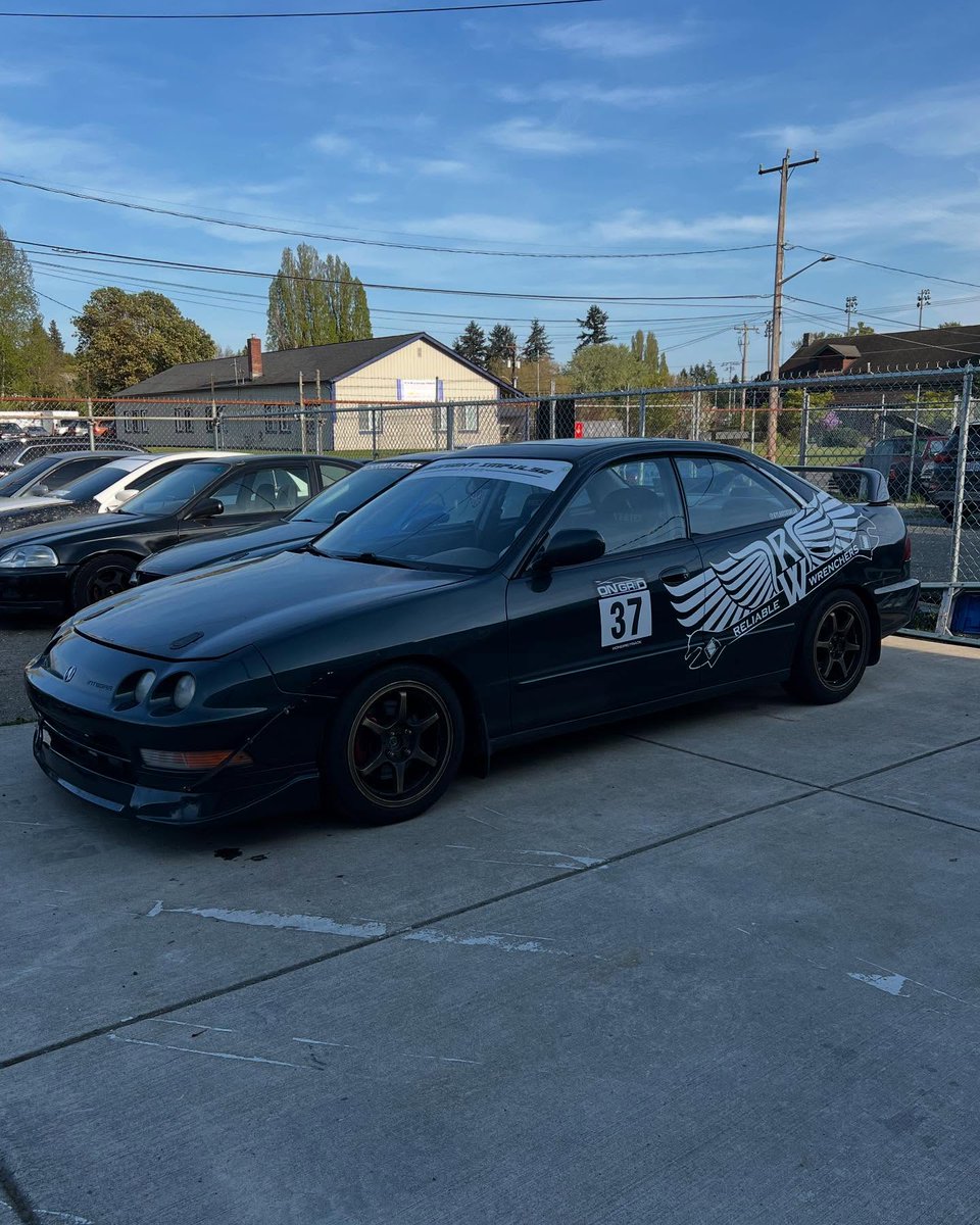 SantaSantaomwbs's tweet photo. I officially have a real race car. Huge shoutout to Reliable Wrenchers for everything they’ve done for me and my cars. Big thanks to Mad Vinyl Works for the livery! https://t.co/tZoCGkFmH5