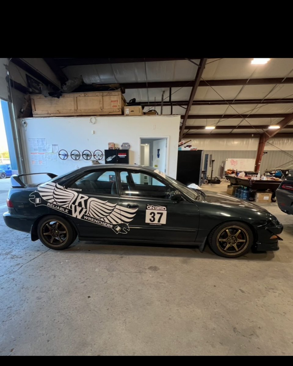 SantaSantaomwbs's tweet photo. I officially have a real race car. Huge shoutout to Reliable Wrenchers for everything they’ve done for me and my cars. Big thanks to Mad Vinyl Works for the livery! https://t.co/tZoCGkFmH5