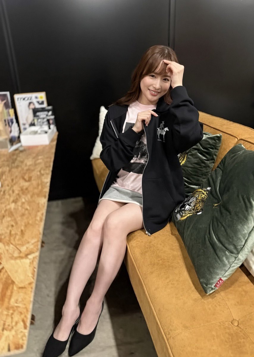 jyuku3150's tweet photo. 42歳になった今も目覚ましお天気お姉さんのイメージだよね
こんなに可愛いのに独身なのなんで https://t.co/sKpc8o1WHE