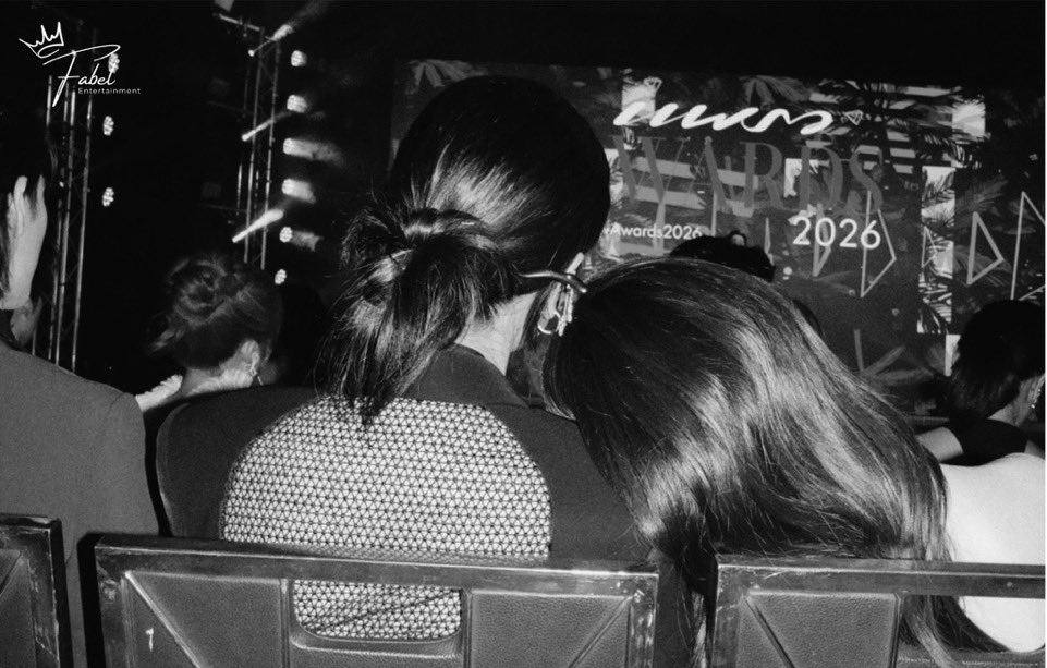 FayeAtom_TH's tweet photo. ภาพหนึ่งภาพอาจไม่มีคำพูดใดๆ แต่สำหรับพวกเรา…มันเต็มไปด้วยความรักและความภูมิใจในตัวพี่ฝ้ายและน้องอะตอมเสมอ 🤍🌻🍑

FAYEATOM PRAEW AWARDS PARAGON
#SiamParagonxPraewxFayeAtom
#FayeAtom #FayePeraya #AtomPariya https://t.co/UJuusPX8lw