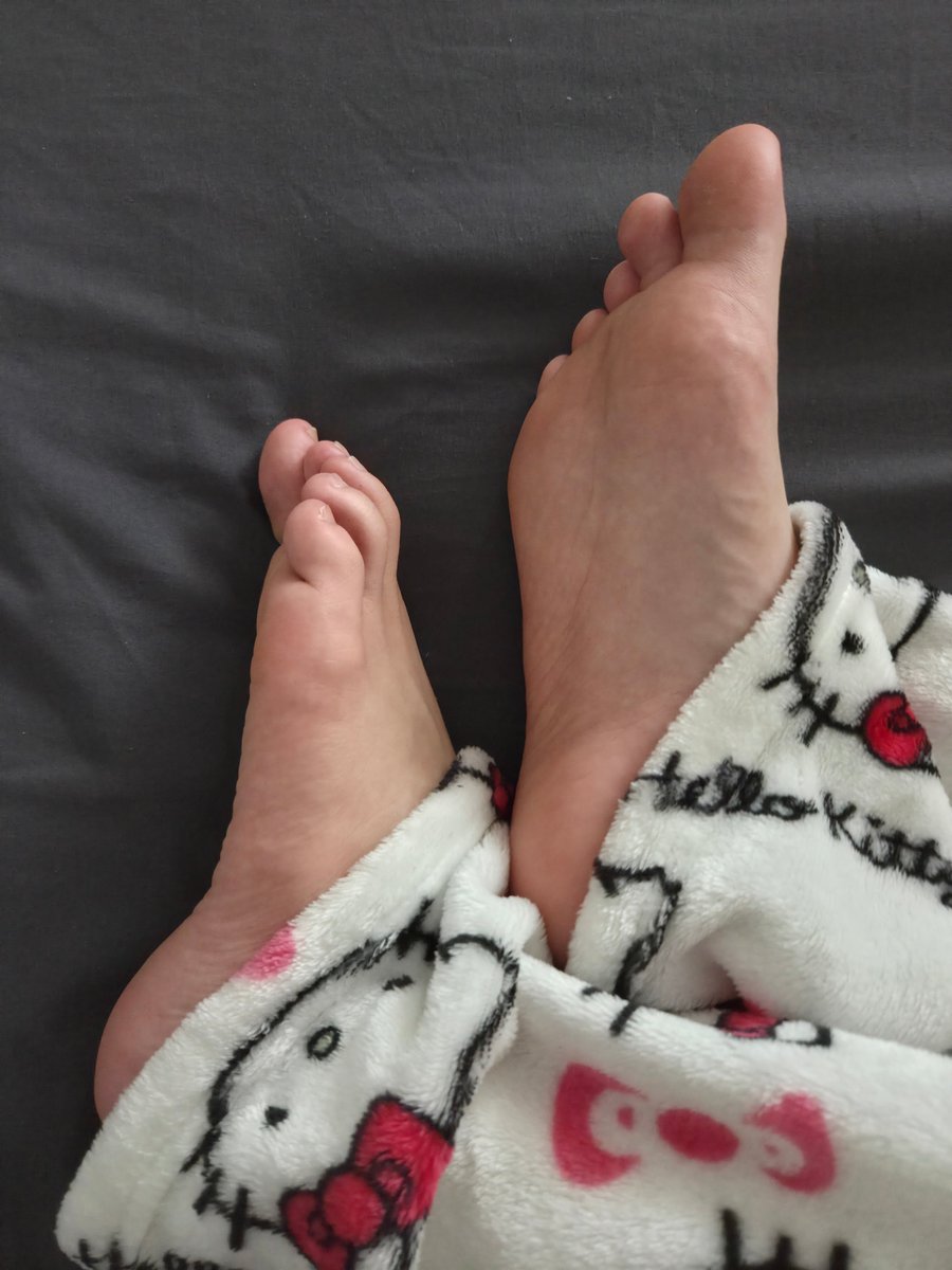 HaveFeetLove's tweet photo. soft little feet for you 🩷
just woke up and wanted to show my soles… hope you like them
they/them
#softsoles #cutefeet #femboyfeet #softfeet #hellokitty #prettytoes #soles #footpics #softandcute #femboy #feet #furry https://t.co/EcgKNVRVuZ