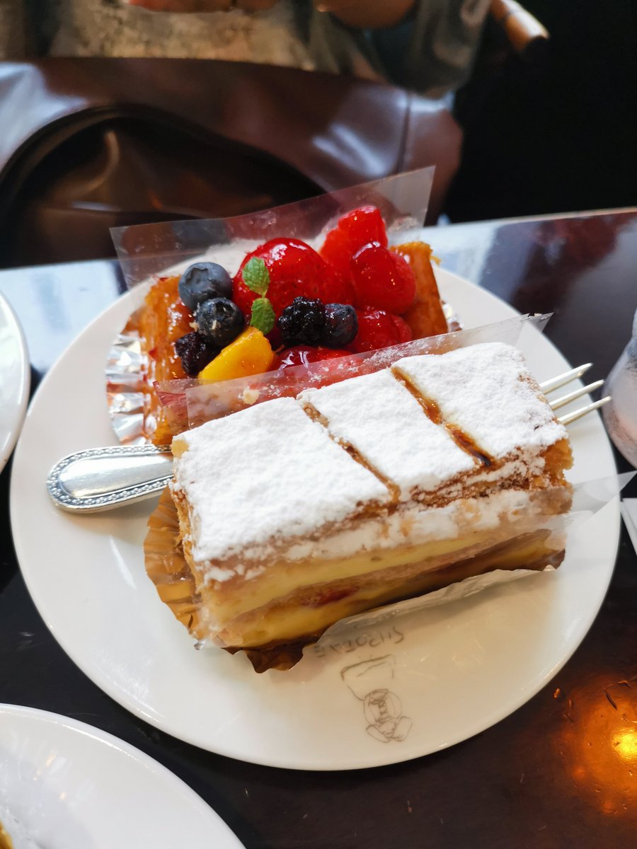 kanami0406127's tweet photo. 久しぶりのケーキ⋯！！
全部美味しすぎて幸せでした(*´༥`*)✨️

『西洋菓子 しろたえ』さんの
可愛くて美味しいケーキに
目も舌も大大大満足ですっ٩(*´˘`*)۶♡

2倍は余裕で食べられる美味しさ⋯

個人的にはレアチーズケーキとパイ、タルト系のケーキが特にオススメですっ https://t.co/nFSQDfsrIl