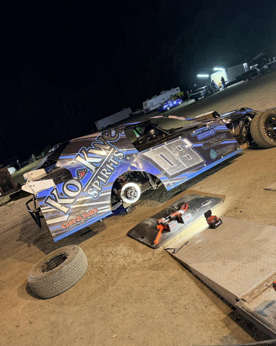 BryceKrolism's tweet photo. Not the finish we wanted… both cars had issues. Jordan: P1 hot laps, P5 qualifying, won the dash and heat. He led the main until a broken drive flange cap ended the night. The Mini’s spindle snapped too. Big week ahead before Roseburg. https://t.co/1I4KXiQZCq