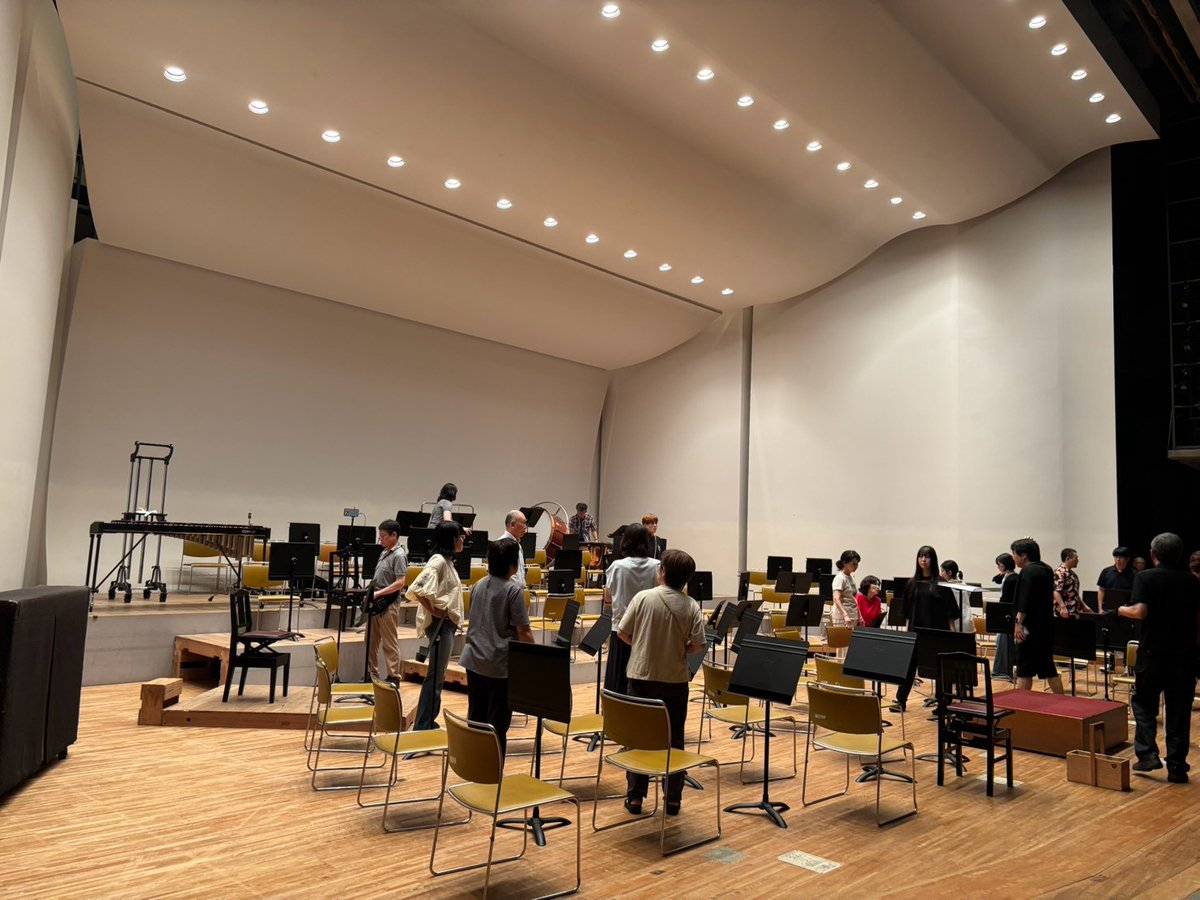 chitaoke's tweet photo. 舞台設営終わりました！
知多オケ専属舞台監督指揮のもと、30分で終了。はやっ！！ https://t.co/Qq3nVQ4g1H