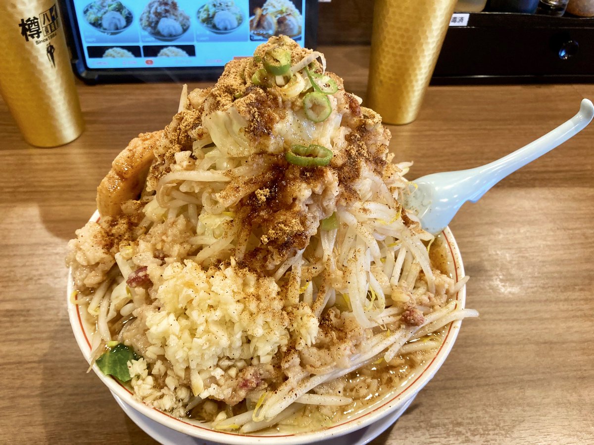 polpol_hiroaki's tweet photo. 37歳になってしまった…
何なら自分の年齢が即座に分からなくなった…

こんな私でもここまで生きてこれたのは本当に、切に皆様のお陰。感謝しかありません。

何かを始めるのに歳は関係ないと誰かが言っていた。
ここに来て新たな挑戦だらけ。

年々ヤバくなる腹痛、二日酔いと闘いながら頑張ります。 https://t.co/bn5apA57jJ