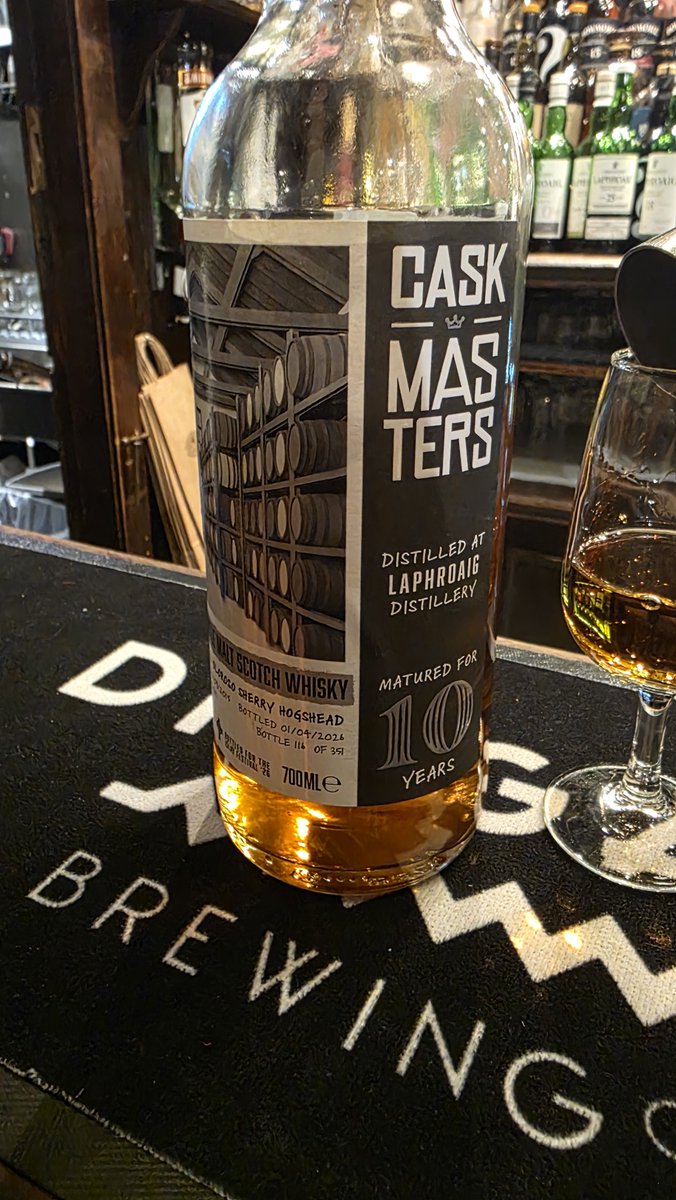 dnisbet250's tweet photo. #Dram227 of #Dram366
My 27th different @Laphroaig.
This 1 by #CaskMasters
Big raw power peat
8.5
#BuyADram DoP
#BuyABottle DoP
#Scotch #Whisky #SingleMalt #SingleCask https://t.co/zFWkAHW7qK
