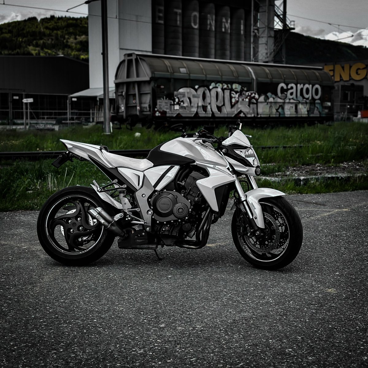 BradShamas's tweet photo. Do we approve the setup? Edits &amp; photography: @mototimelike 
Canon 550D @canonswitzerland 
Dainese @daineseofficial 
LS2 Carbon @ls2europe 
Honda CB1000RA @hondamotoitalia 
Partners: @spinningstickers @shapeheart_ @visage_moto https://t.co/SA7TqWdci0