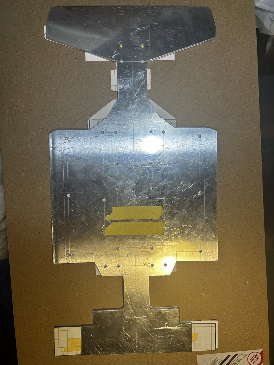 SORAWORKS2008's tweet photo. 【HOONIGAN】
MF-01Xシャーシをぶった切り、2mm厚のアルミ板からフラットシャーシ作りました👍ホイールベースは243mmです。
まだまだ先は長そうですね…😅
#hoonigan 
#rccar 
#rcrally 
#rc 
#tamiyarc 
#mf01x https://t.co/PRW6JD8uhy