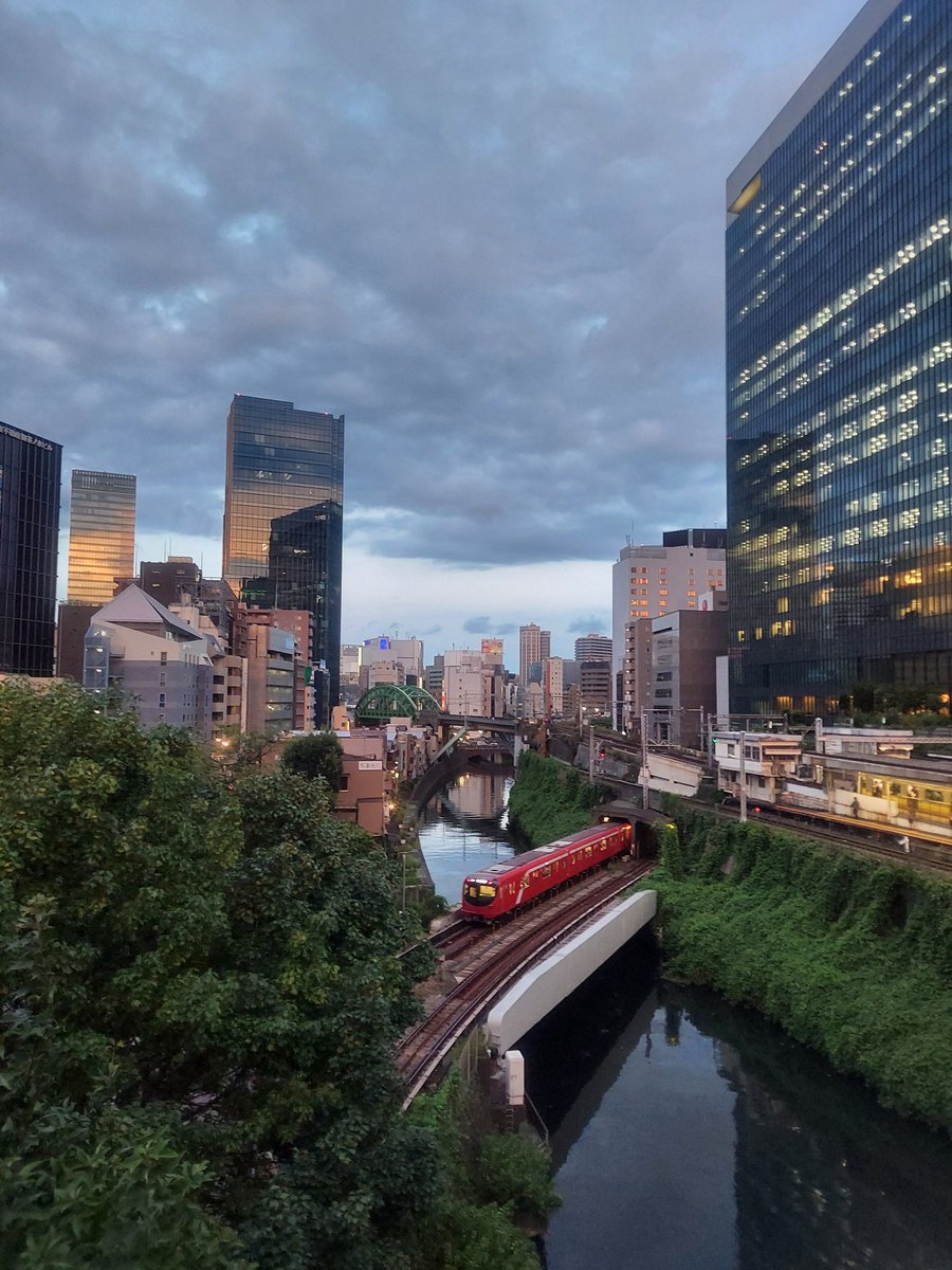 TIugqDvHUD9742's tweet photo. ｢日本情緒かな？｣(昨年初冬)なんか風情がある～😉✨🏞️、｢イチゴ🍓ソースがけホットケーキ｣何故か？オプションにバニラアイス｡ﾟ(ﾟ＾∀＾ﾟ)ﾟ｡✨⭐、｢夕暮れ🌆の 神田川｣なんだか懐かしい情景✨🌇  🏞️ https://t.co/pxHbEMRlnA