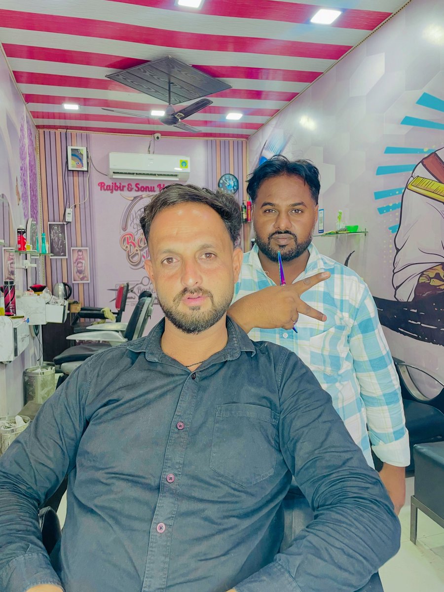ninini1's tweet photo. RajBir Hair Salon with @itsdeepjolly and @rajbir_sonu__hair_slaon https://t.co/mTggxrRDIg