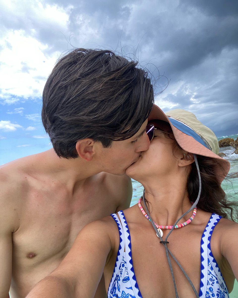 KaitlynHodan's tweet photo. Honeymoon in the Caribbean Sea https://t.co/XaEeRcHwtk