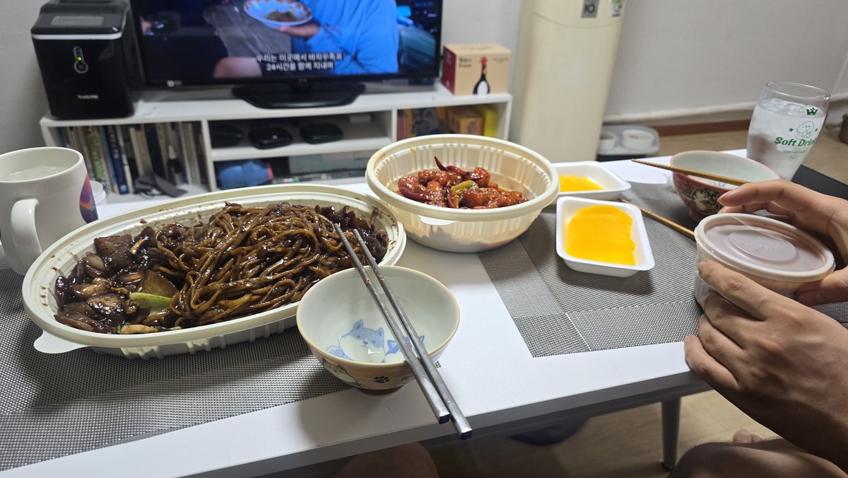 AGER_GATE's tweet photo. 냠 https://t.co/81J8Otf1c8