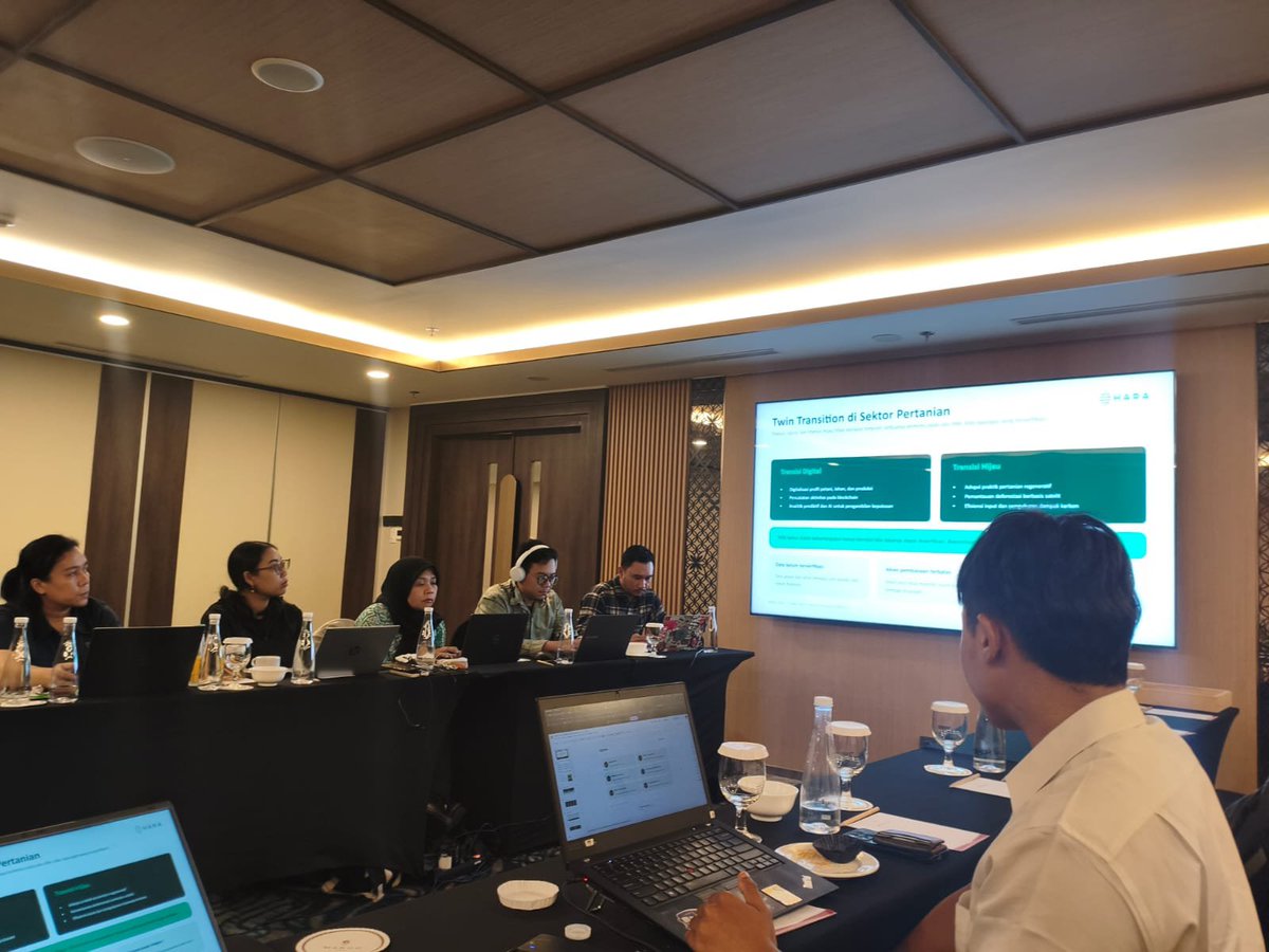 anaknyaslamet's tweet photo. Rabu, 2 September 2026
Mewakili @HARA_AgriTech, @MimoMobility, dan @HoomiSocial dalam FGD bersama @kemkomdigi, membahas pemanfaatan Blockchain & AI untuk mempercepat transisi Greentech, sustainability, dan ekonomi sirkular. 🌱⚡️
#HARA #Hoomi #Mimo https://t.co/GBaTAoAM92
