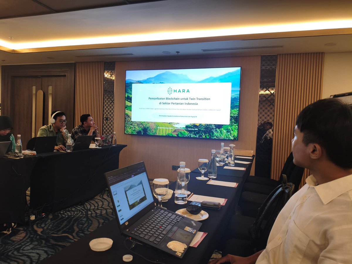 anaknyaslamet's tweet photo. Rabu, 2 September 2026
Mewakili @HARA_AgriTech, @MimoMobility, dan @HoomiSocial dalam FGD bersama @kemkomdigi, membahas pemanfaatan Blockchain & AI untuk mempercepat transisi Greentech, sustainability, dan ekonomi sirkular. 🌱⚡️
#HARA #Hoomi #Mimo https://t.co/GBaTAoAM92