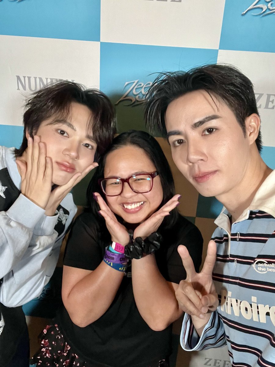 MyLoveIsYou_ZNN's tweet photo. Who is extremely happy?!?!!?!?

#ZeeNuNewinLV
#ZeeNuNewinUSA
#ZeeNuNew https://t.co/qyPHWYPlgZ