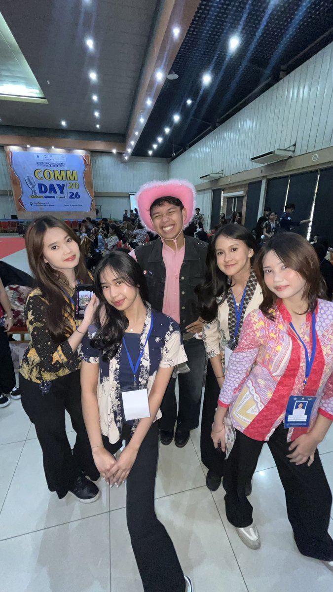 syasyaaul's tweet photo. fikomday @RadioMercuBuana https://t.co/UNoDwCZr3J